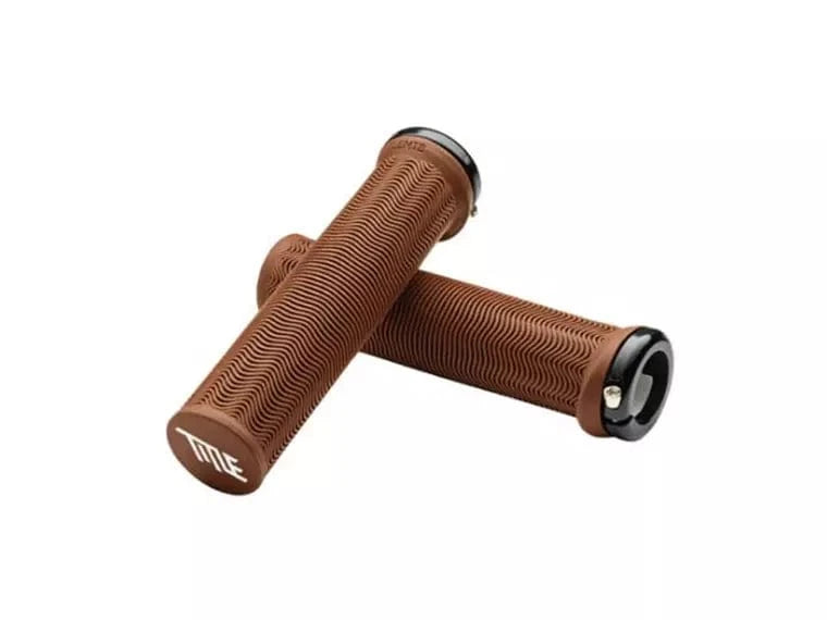 Puños Title Lock On Cafe Oscuro